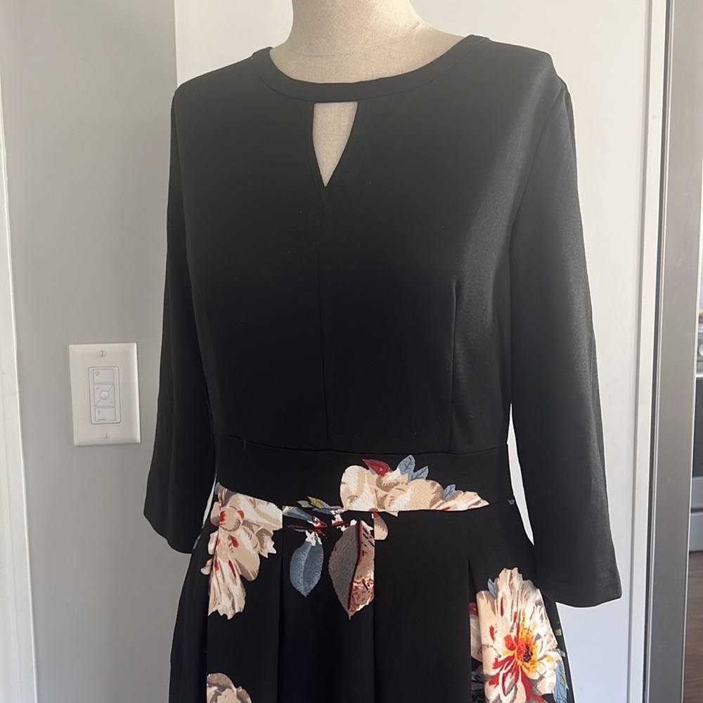 Dress - Picture 4 of 4